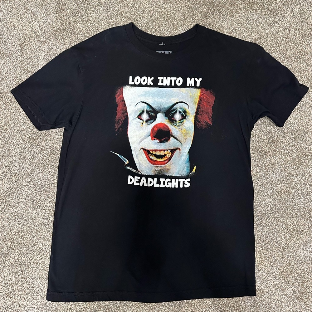Penny wise IT movie black tee medium